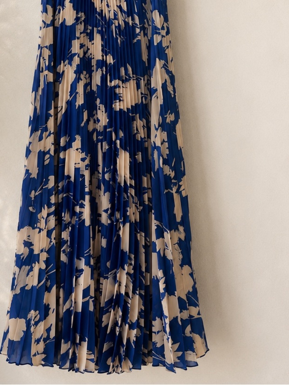 Vici Blue and Cream Floral Pleated Maxi Dress - Picture 5 of 5